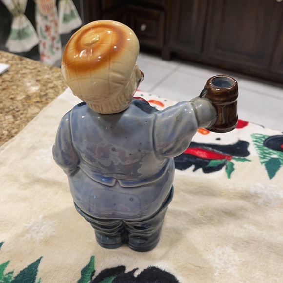 Vintage Man with a cup Figurine - Picture 2 of 3